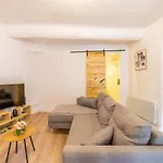 La Belle Vie - Beautiful 2 Bedroom Appartment Close To Parking